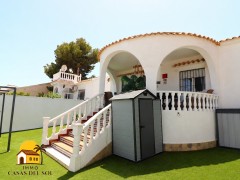 Vrijstaande villa met ruime tuin in Villamartín